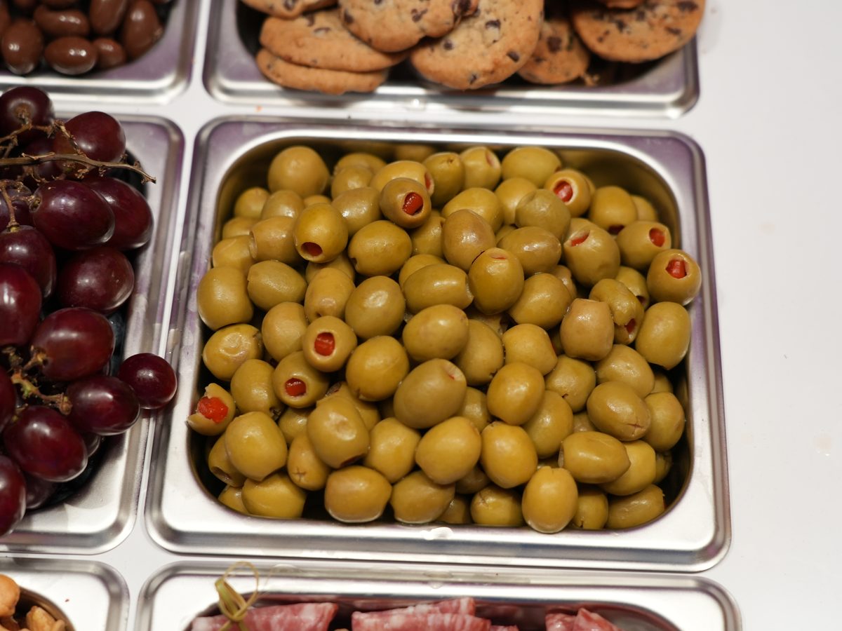 Marinated green olives and artisan crackers